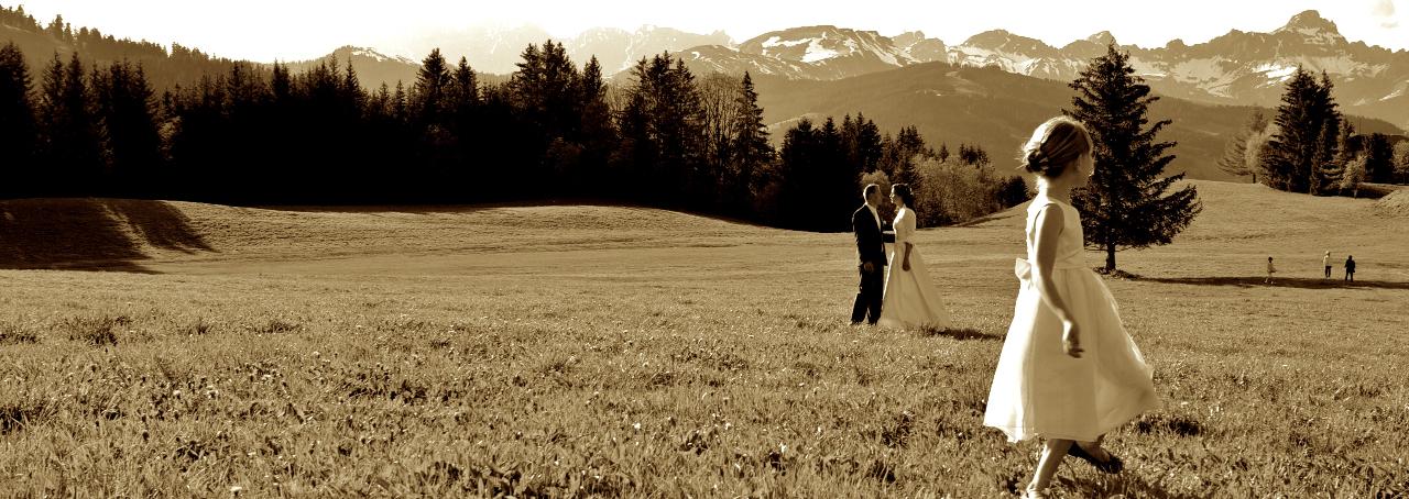 Your wedding at the foot of Mont Blanc © Charlie Davies Photography