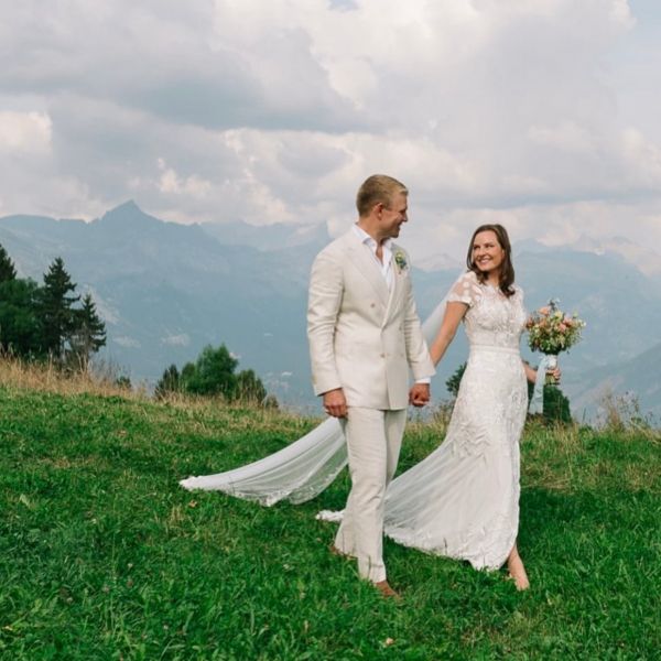 L'amour au sommet, entouré par la beauté sauvage des prairies de Megève. Un mariage inoubliable, entre nature et élégance alpine.