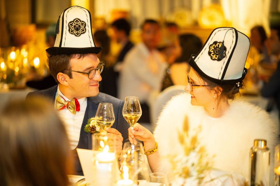 Un mariage unique avec des touches multiculturelles et des sourires complices Un mariage unique avec des touches multiculturelles et des sourires complices