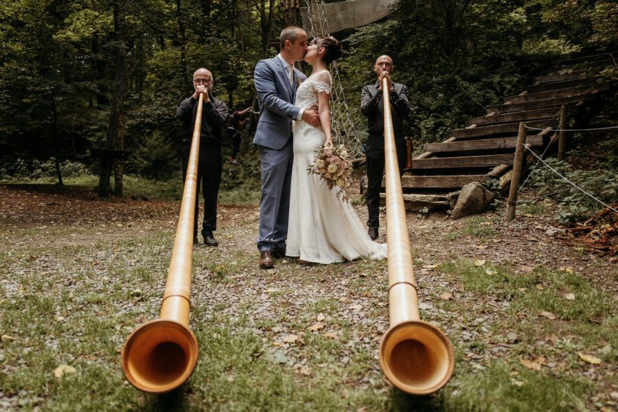 Anaïs et Romain célèbrent leur amour lors de leur mariage le 14 septembre 2021, entourés de leurs proches dans un cadre enchanteur.